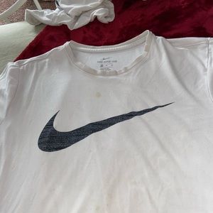 WHITE NIKE TEE